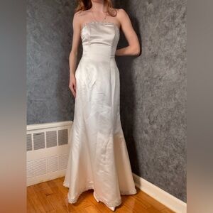 Vintage Demetrios Strapless Satin Wedding Gown – Timeless Elegance ✨